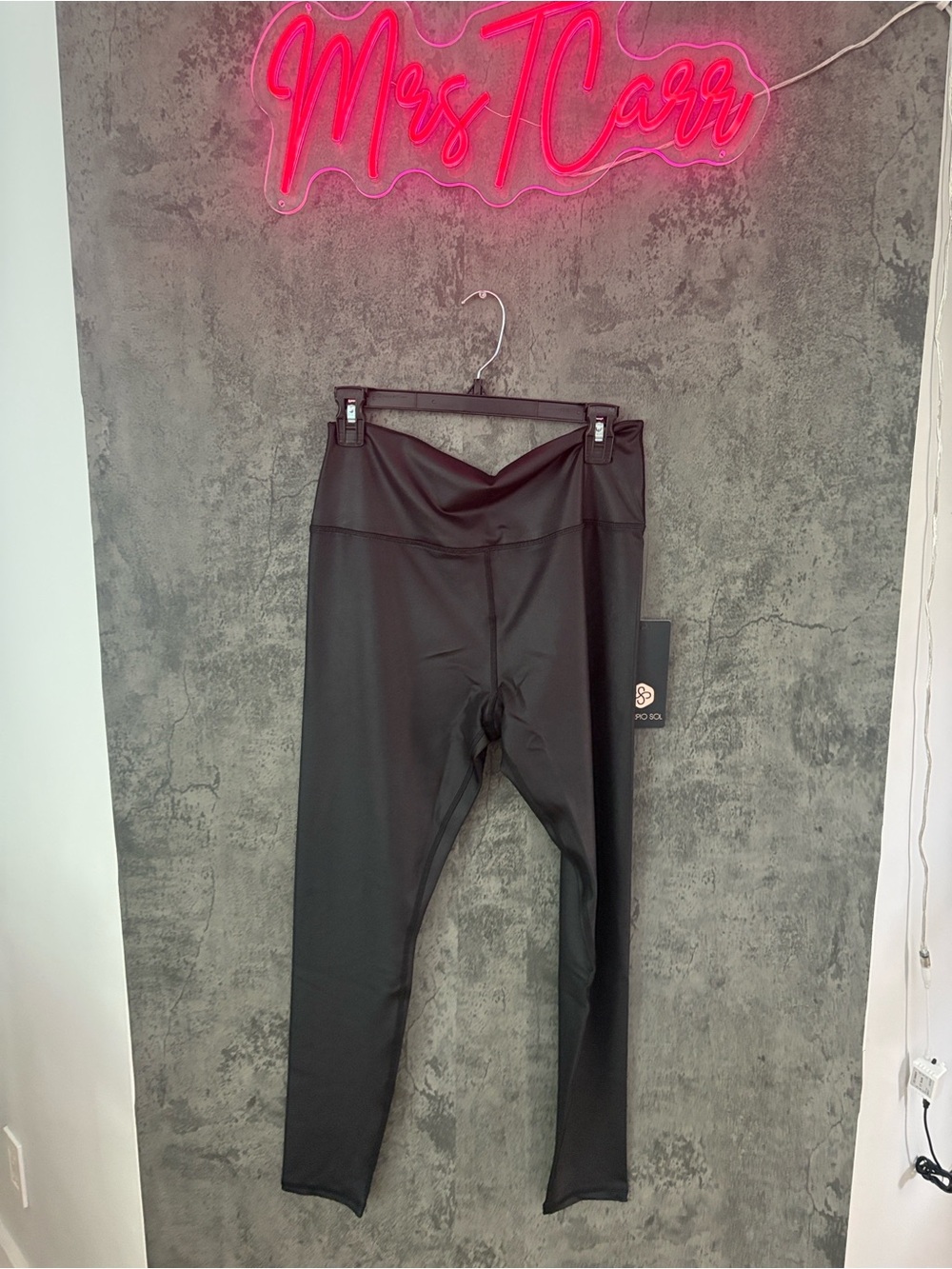 Scorpio Sol Black V-Waist Active Leggings